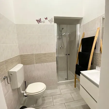 International House * Όλμπια