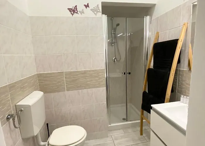 International House * Όλμπια